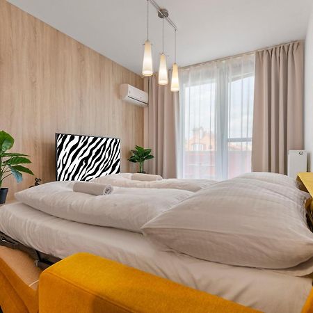 Lam Safari - Balcony - Ac - Free Parking Apartment Bratislava Luaran gambar