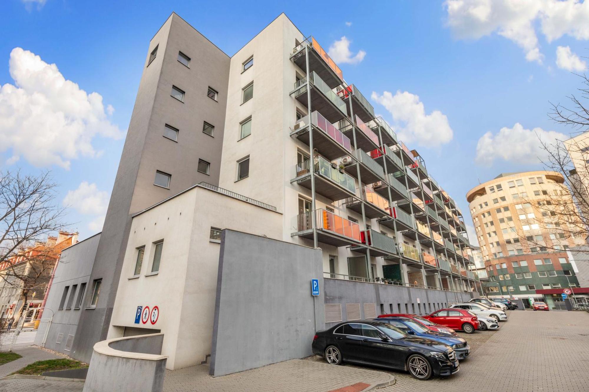 Lam Safari - Balcony - Ac - Free Parking Apartment Bratislava Luaran gambar