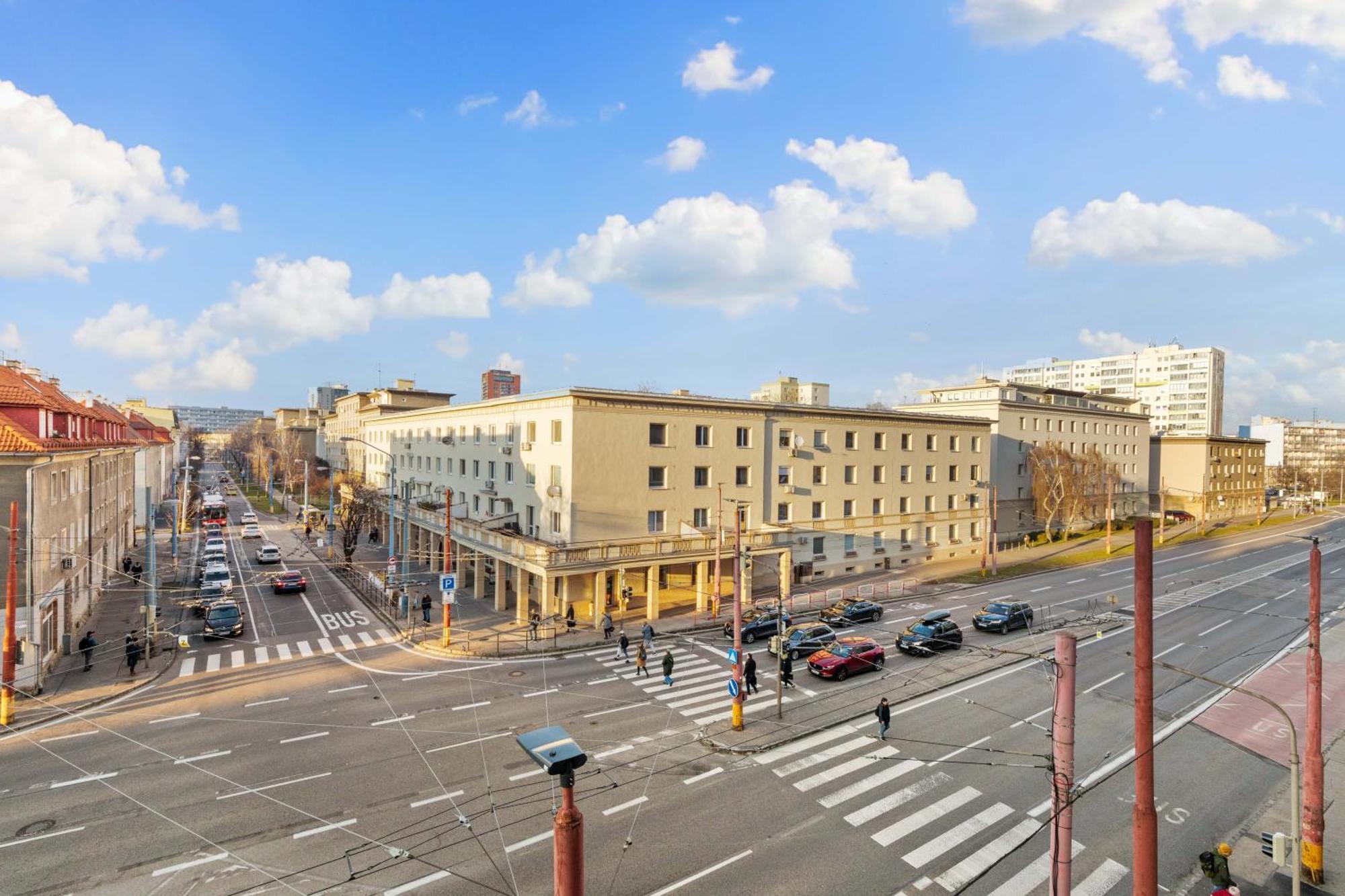 Lam Safari - Balcony - Ac - Free Parking Apartment Bratislava Luaran gambar