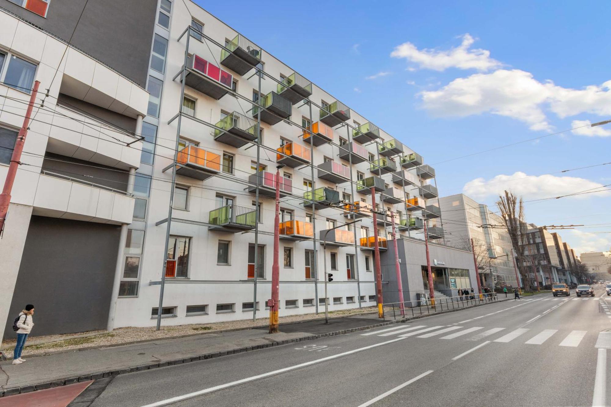Lam Safari - Balcony - Ac - Free Parking Apartment Bratislava Luaran gambar