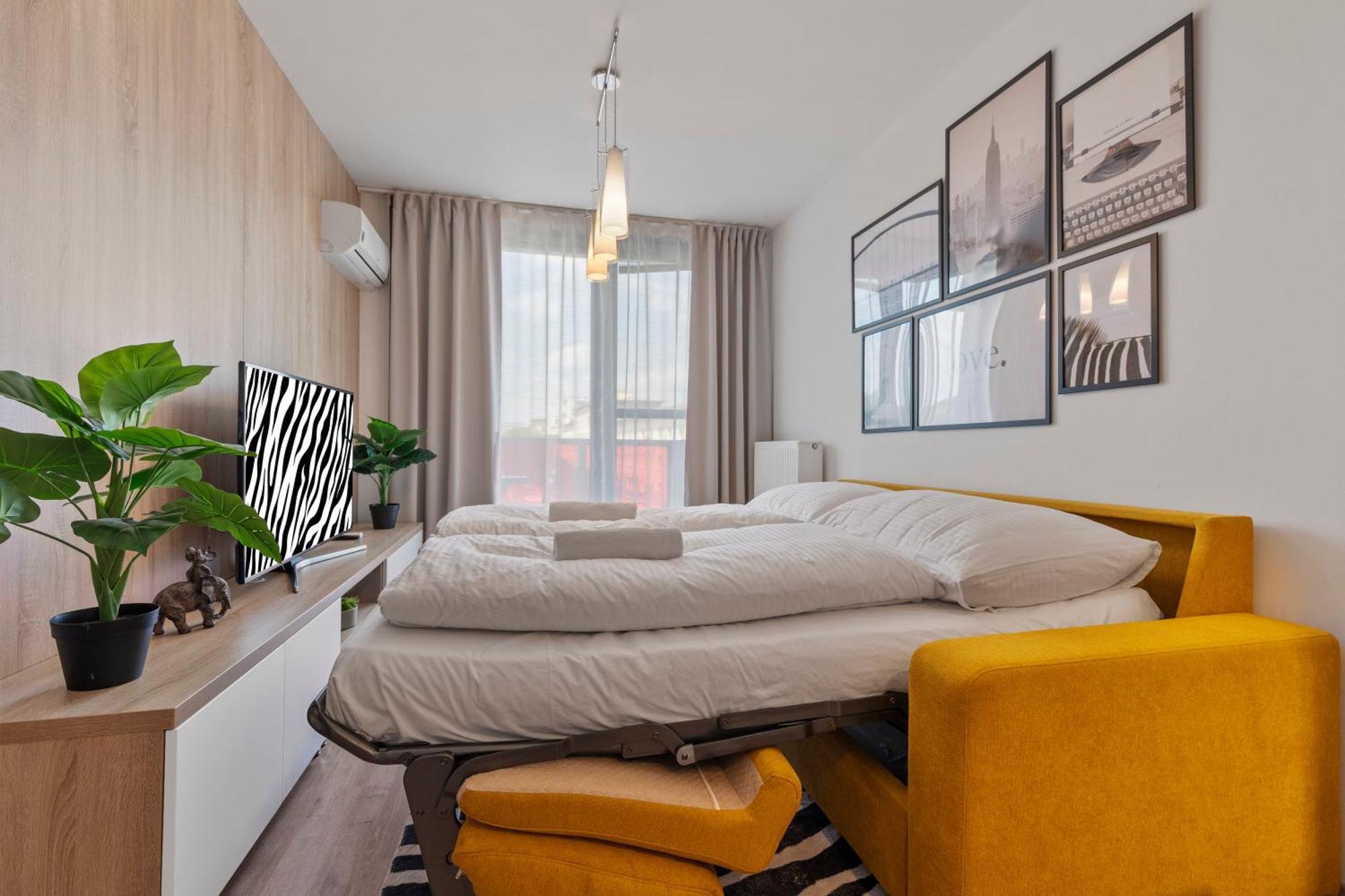 Lam Safari - Balcony - Ac - Free Parking Apartment Bratislava Luaran gambar