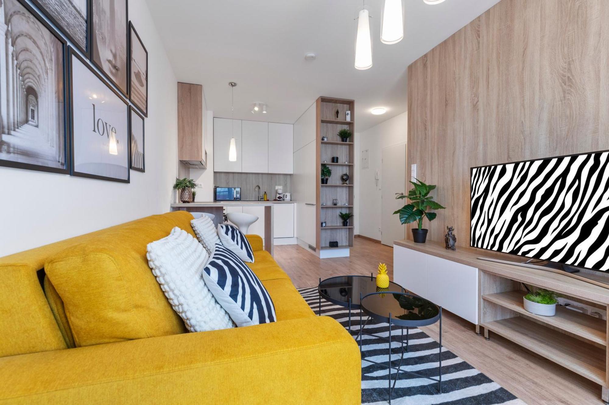 Lam Safari - Balcony - Ac - Free Parking Apartment Bratislava Luaran gambar